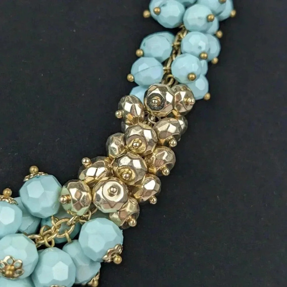 (2/$20) Kim & Co Asymmetrical Statement Necklace - Picture 4 of 6